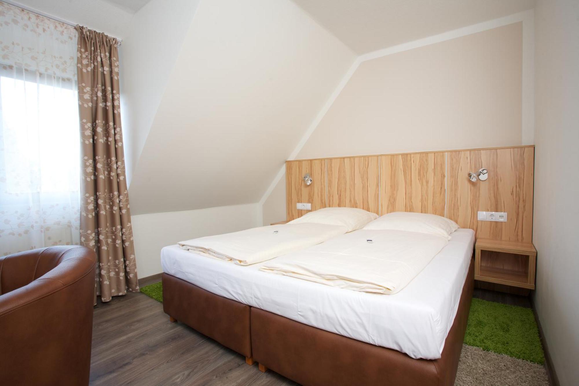 Hotel Reinhardtshof Garni Wolfschlugen Quarto foto