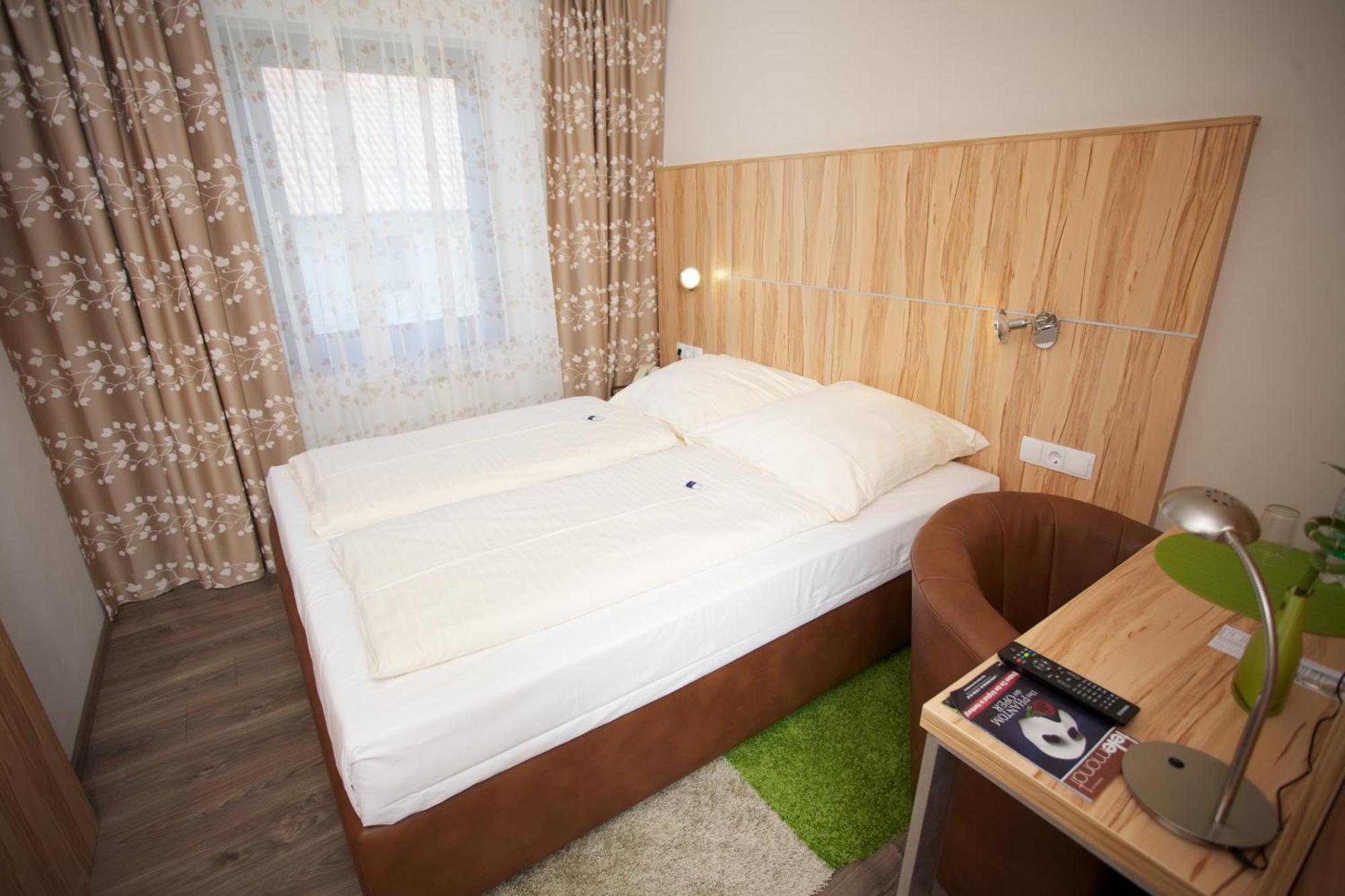 Hotel Reinhardtshof Garni Wolfschlugen Quarto foto